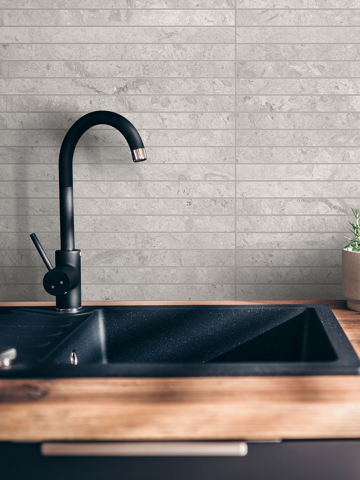 Gray modern limestone backsplash black faucet BA1038 #graybacksplash #limestonebacksplash #modernbacksplash #modernkitchen #graykitchen #graycabinetbacksplash