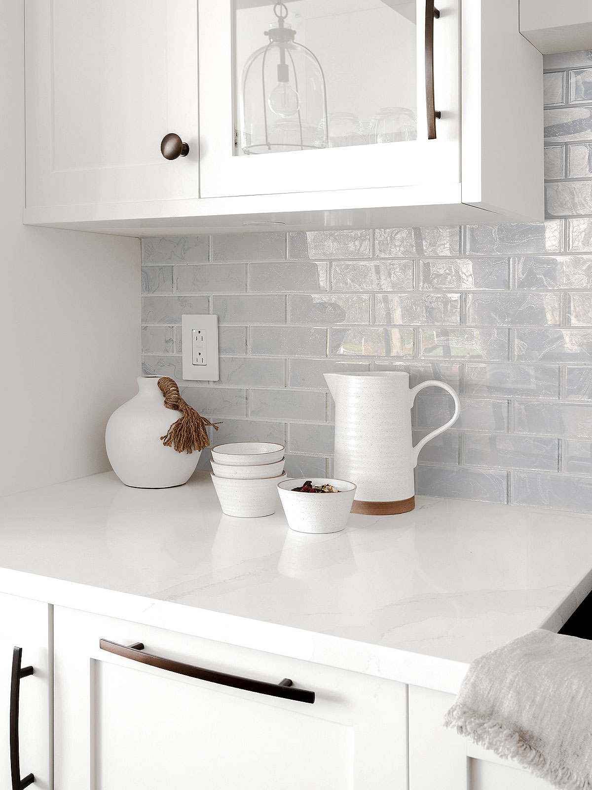White Quartz Countertop Glitter Design Backsplash Tile BA8001
